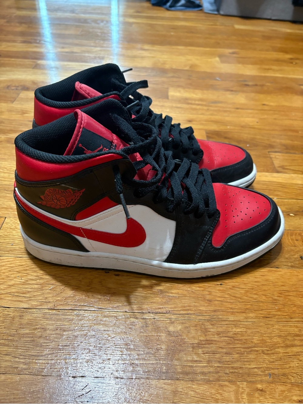 Nike Air Jordan 1 Mid 'Bred Toe' Size- 9.5